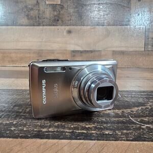 Olympus STYLUS-7030 14MP Digital Camera w/ Batteries